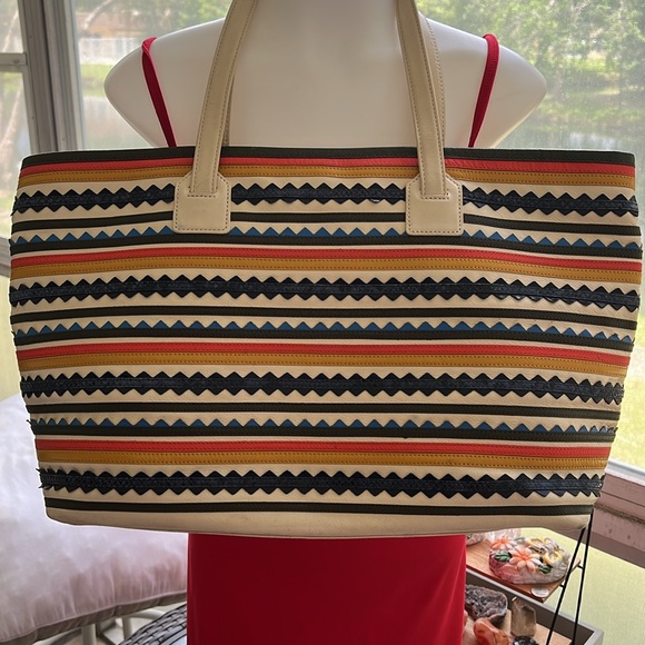 TORY BURCH LEATHER TOTE .. xl sized - Picture 4 of 9